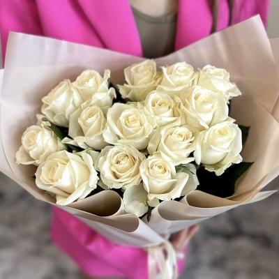 Белые Крымские розы 15 шт